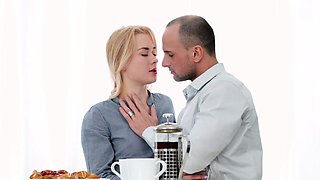 Pretty girl goes for anal sex
