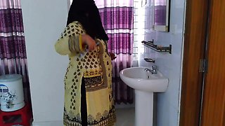 Pakistani Aunty Fucked by Neighbor Hot Guy When She Was Ready for Go to Meet with Her Ex Boyfriend