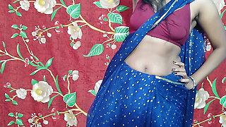 Indian hot mallu lady dancing romantic in blue saree