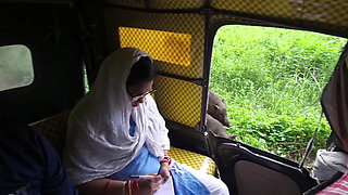A Beautiful Indian Stanger Girl Sucked My Dick,when I Was Masturbating Inside the Auto