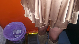 Gangbang in Swinger Club Swallowing Cum