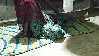 Seeing her alone, the father-in-law fucked the beautiful daughter-in-law that the Gujarati desi sister-in-law