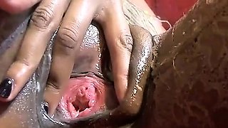 Spreading and Gaping Pussy - Poly's Webcam Show