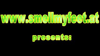 foot sniffing at picknick