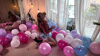 Funny solo jock jerking off in homemade gold
