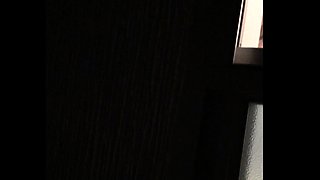 【バレ注意】美人で巨乳な人妻を盗撮！夢中