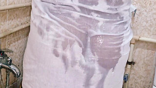 Indian Desi Aunty Bathing Video