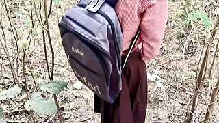 Indian desi school girl fucked in the forest viral MMS