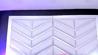 Solo booty assed babe pussy fingering masturbation in hi def