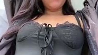 Amateur brunette double toying on webcam