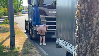 Public: Hot Masturbation Show for the Truck Driver