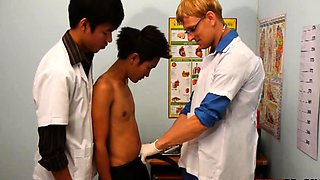 Horny asian twinks in erotic 3some