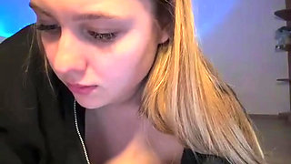 Fingering tight pussy with jucielussie