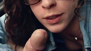 Horny Hitchhiker Give with Her Mouth for the Ride