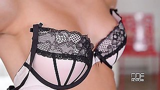 Candee Licious Seduction Production Deelicious Pink Fingerings