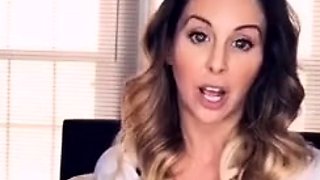 Slut MILF fills her holes and stretches her gaping ass live