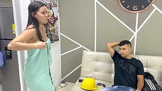 Stunning Colombian teen rewards handyman with anal sex for house renovations