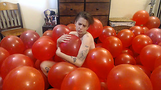 Big bundle of red balloons nude
