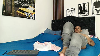 He masturbates me in his bed I stay at his house
