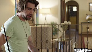 PAWG stepsis Holly Day sucks big knob