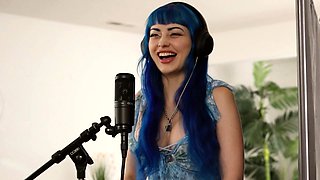 Blue-Haired Goddess Jewelz Blu Has An Intense Orgasm While