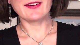 Skinny American MILF Meredith Johnson Fingers Her Hairy Pussy
