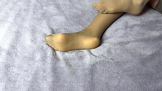 Secretary in nylon pantyhose loves her long legs