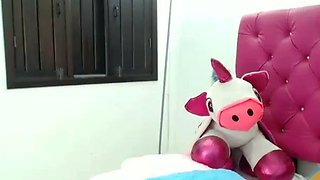 Cute amateur webcam teen girl toying pussy on webcam