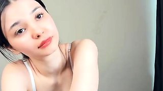 Amateur Webcam Teen Masturbates And Teases