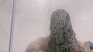 Sexy teen babe fingering her hot pussy in solo masturbation