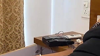 Delivery Fucks a Girl Who Can't Pay