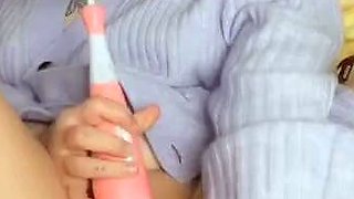 Wild blonde teen LIBRARY deep toying pussy on webcam