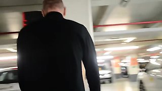 prise comme une pute dans un parking