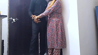 Indian Student Girl's Boyfriend Went to Tuition and Called His Girlfriend and Fucked Her in the Corner