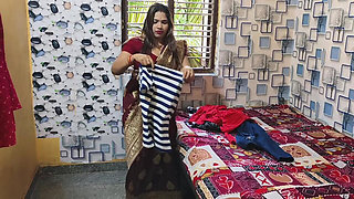 Desi Indian Bhabhi Get Fucked in Her Tight Pussy by a Swiggy Delivery Boy