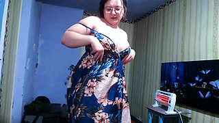 Hot dancing with a hot girl in a good mood