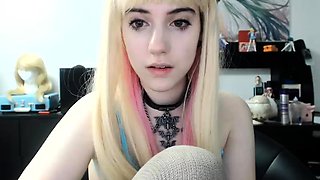 Amateur Webcam Cute Teen Plays Solo with Big Dildo