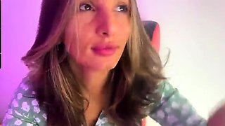 Hot amateur webcam teen masturbates for their fans