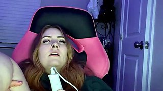 Blonde amateur gives webcam show with toys