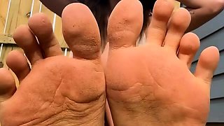 Amateur Foot Fetish Girlfriend Sucks and gives a Footjob