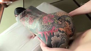 Tattooed Asian Beauty: 43-Year-Old Married Woman's AV Debut with a Dragon on Her Back x1x2EEF386E4F7BB2A139