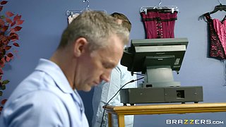 If The Bra Fits, Fuck It! With Jessy Jones, Carmen Valentina - Brazzers