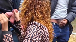 miss chaude veut se faire remplir en gang bang