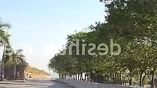 Beuatiful Bhabhi Sex with a Delevery Boy at Roadside