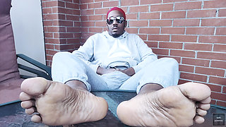 I touch myself, and I display my feet (2025)