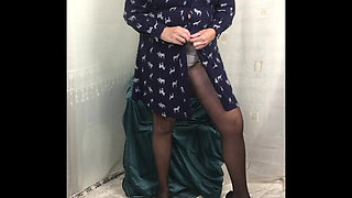 Mrs Mature Feet Wearing Big Granny Pants