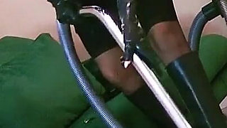 Babysitter Vacumming