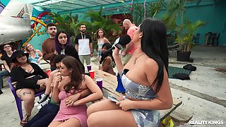Threesome Cumshot Bash