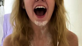 amateur blonde solo webcam