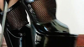 Highheel Tapping and Walking in Lethal Stilettos